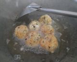 Foto langkah ke 6 dari resep Bola2 nasi ayam.