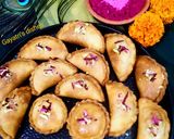 पनीर स्टफ्ड गुजिया (paneer stuffed gujiya recipe in Hindi) रेसिपी चरण 9 फोटो
