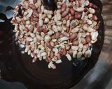 Foto langkah ke 3 dari resep Kacang balut cokelat.