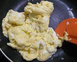 Foto langkah ke 3 dari resep McD Scramble Egg.