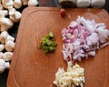 A picture of step 1 of Garlic Mushrooms as Starter.