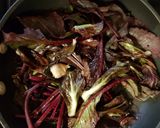 Foto del passaggio 1 della ricetta Fettuccine di rapa rossa di semola rimacinata con cimette di rapa