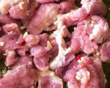 Hình bước làm 1 của món Đậu que cà rốt xào thịt nạc