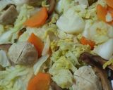 รูปขั้นตอนการทำที่ 4 ของ ผัดผักรวมมิตรลูกชิ้นอกไก่