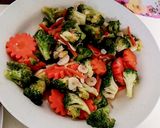 Foto langkah ke 4 dari resep Broccoli garlic with Carrot.