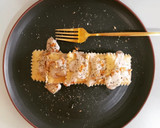 Foto del paso 16 de la receta: Raviolis caseros de pies de cerdo con gambas y bechamel de ceps