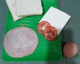 Foto langkah ke 1 dari resep Egg n Smoked Sandwich.