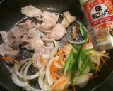 A picture of step 4 of Vegetable-Packed Yaki Udon.