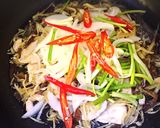 รูปขั้นตอนการทำที่ 3 ของ อกไก่ผัดขิง เห็ดหูหนูสด