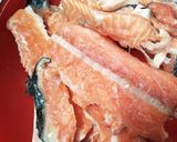 Foto langkah ke 4 dari resep Salmon Bone bumbu Kecombrang.