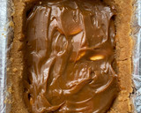 Foto del paso 4 de la receta: Tarta de galleta, plátano y dulce de leche “sin horno”