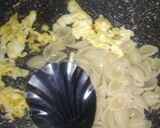 Foto langkah ke 3 dari resep MakLor Praktis (Makaroni Telor).