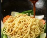 Hình bước làm 4 của món Mì Xào Hải Sản