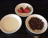 Foto del paso 1 de la receta: Frutillas con Chocolate Derretido