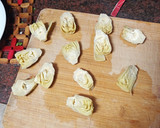 Foto del paso 6 de la receta: Guiso de judiones con cochino y alcachofas fritas