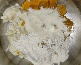 A picture of step 3 of Sweet pumpkin balls.