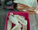 Foto langkah ke 2 dari resep Banana Roll Bread.
