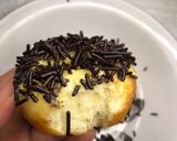 Foto langkah ke 6 dari resep Donat Kampung Topping Cokelat Meses.