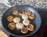 Foto del paso 1 de la receta: Pincho de Champis con langostinos y pan