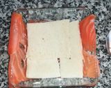 Foto del paso 5 de la receta: Pastel frío de salmón, surimi, queso de untar y nueces 🐟🍞🧀🏖️