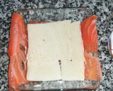 Foto del paso 5 de la receta: Pastel frío de salmón, surimi, queso de untar y nueces 🐟🍞🧀🏖️