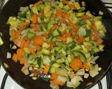 Foto del paso 1 de la receta: Calabacitas rellenas con carne y verduras