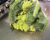 Une image de l'étape 1 de Fleurettes de chou romanesco au bouillon de poisson et estragon.