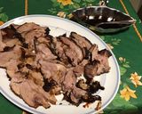 Une image de l'étape 9 de Épaule d'agneau confite au miel et abricot, ail en chemise.