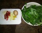 Foto langkah ke 1 dari resep Bayam orak arik telur simple.