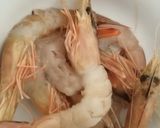 Une image de l'étape 1 de Gambas spaguetti a l'encre de seiche legumes d'été 🦐.
