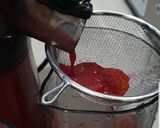 Foto langkah ke 3 dari resep Homemade Cold Pressed Red Juice.