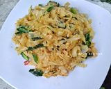 Foto langkah ke 5 dari resep Kwetiaw Goreng Ayam Modal Rp 15000.