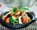 A picture of step 4 of Three-Cup Chicken (Taiwanese cuisine).