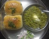 A picture of step 5 of Green pavbhaji.