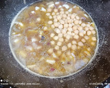 Foto del paso 6 de la receta: Garbanzos, sepia y langostinos 😋😋😋😋