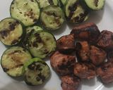 Foto del paso 3 de la receta: Parrillada de chorizo y zuchinni