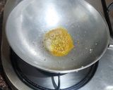 A picture of step 2 of Puffed rice chivda.