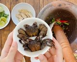 รูปขั้นตอนการทำที่ 2 ของ ตำหน่อไม้ย่านางหมูยอ By แม่บ้าน