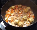 Foto del paso 2 de la receta: Guiso o salteado de alcachofas con txanpis y zanahoria