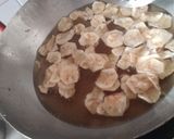 A picture of step 2 of Kacha Kela na Kharkhariya.