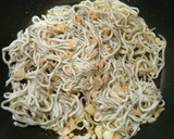 Foto del paso 4 de la receta: Calabacín con setas, salmón ahumado y gulas