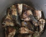 Hình bước làm 3 của món Cá mắn tươi kho vỏ quýt