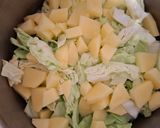 Ùj kelkàposztafőzelèk ùj krumplival 🥣🥣🥣 recept fázis 1 fotója