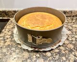 Foto del paso 7 de la receta: Pastel de yogur con cobertura de miel y frutos secos