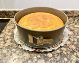 Foto del paso 7 de la receta: Pastel de yogur con cobertura de miel y frutos secos