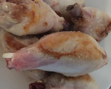 Foto del paso 1 de la receta: Pollo guisado al tomillo con tocino