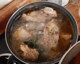 Foto del paso 1 de la receta: Pollo en salsa de champiñón 🍄