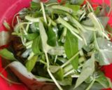 Foto langkah ke 2 dari resep Tumis kangkung tempe.