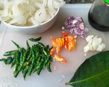 Foto langkah ke 1 dari resep Tumis Kulit Sapi Cabe Hijau.