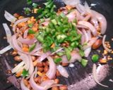 A picture of step 3 of Vermicelli upma.